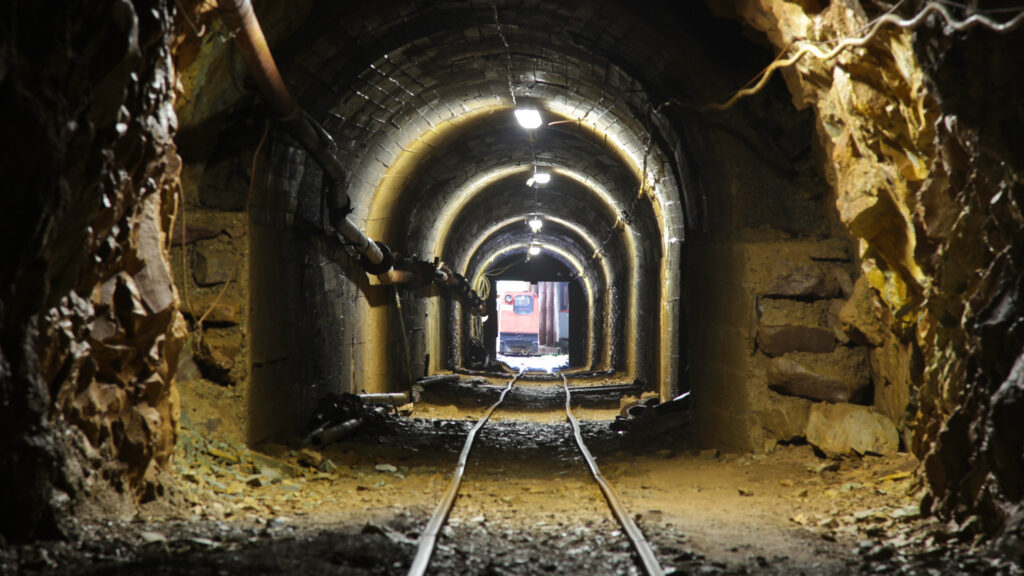 Mine shaft
